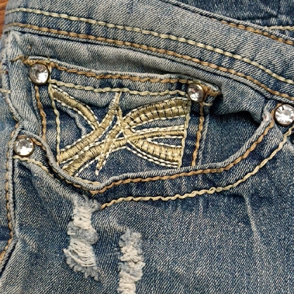🔥Red Rivet Light Blue Distressed Denim Shorts Women's Size 17 - Picture 4 of 13